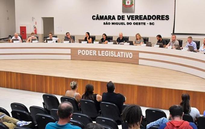 Câmara de São Miguel do Oeste aprova mudanças na lei dos táxis e cria novos pontos na cidade