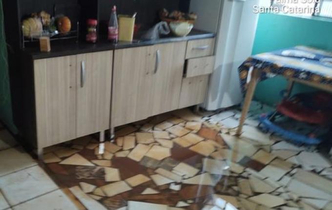 Chuvas causam alagamentos de casas em Palma Sola