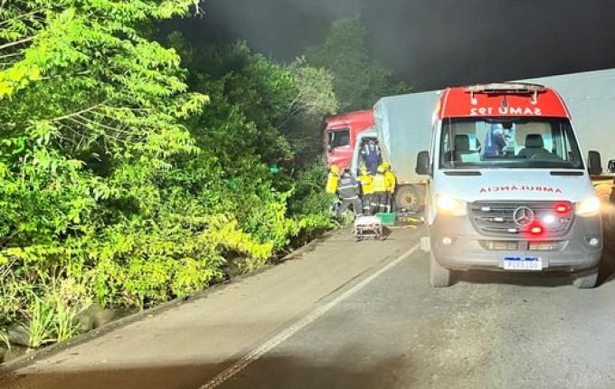 Acidente na BR-282 envolve bitrem de Descanso e caminhão de Chapecó