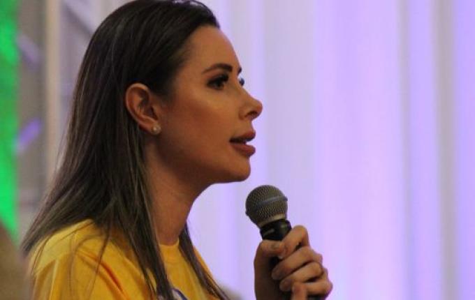 Avião que levava deputada catarinense Carol de Toni faz pouso forçado no Paraná