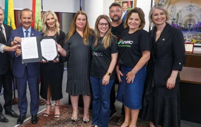 Governador sanciona lei que cria Farmácia Solidária em SC