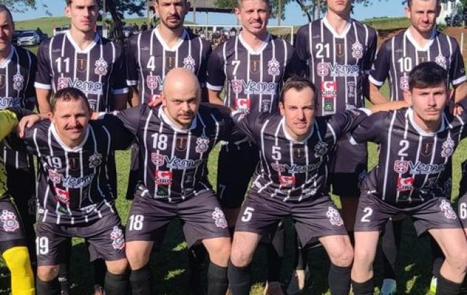 Flamengo vence e assume liderança do municipal de campo em Cedro