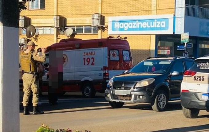 Atropelamento deixa duas mulheres feridas no centro de Itapiranga