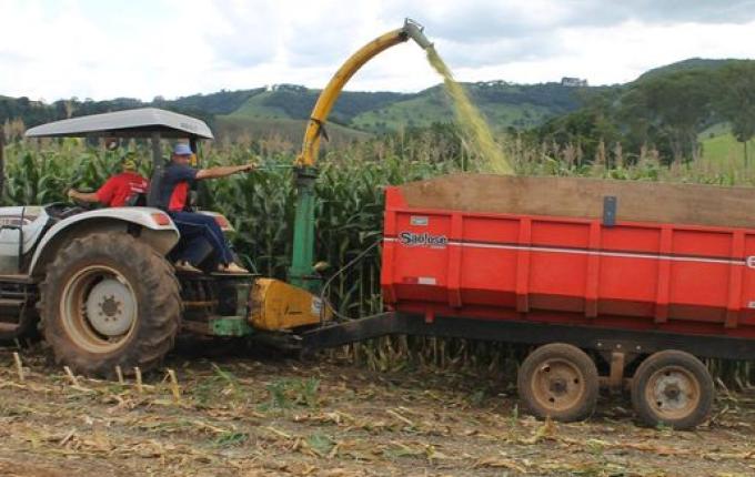 Agricultura inicia período para agendamento de horas-máquinas