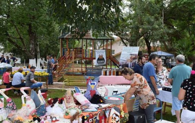 Agricultores e artesãos de Descanso promovem Feirinha na Praça neste sábado