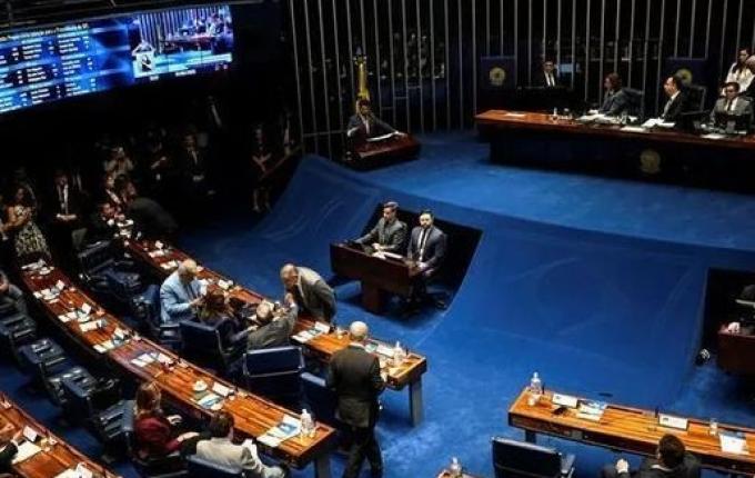 Senado quer nova lei do impeachment antes do recesso