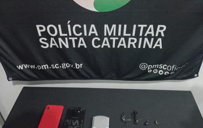 Homem é preso por tráfico de drogas e envolvimento de menor em SMO