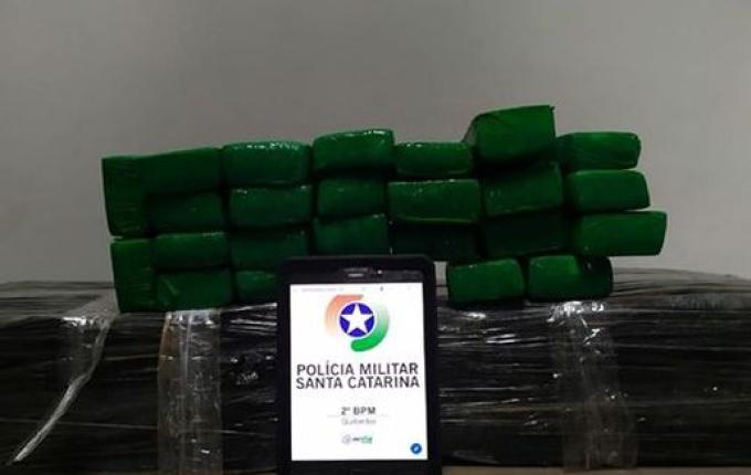 Polícia apreende maconha e prende três pessoas