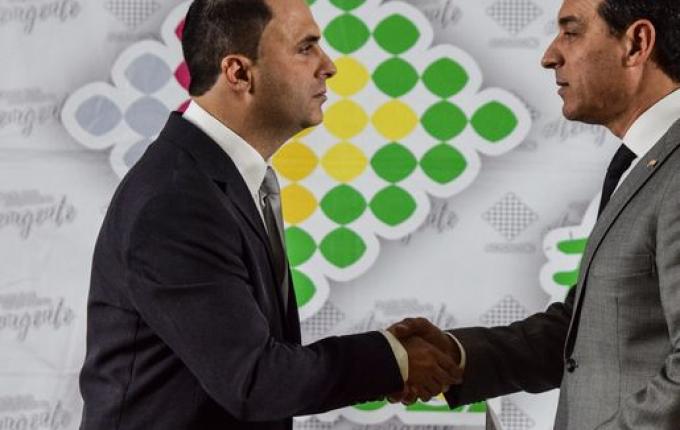 VÍDEO: Governador de SC volta a SMO, assina convênios e repassa emendas