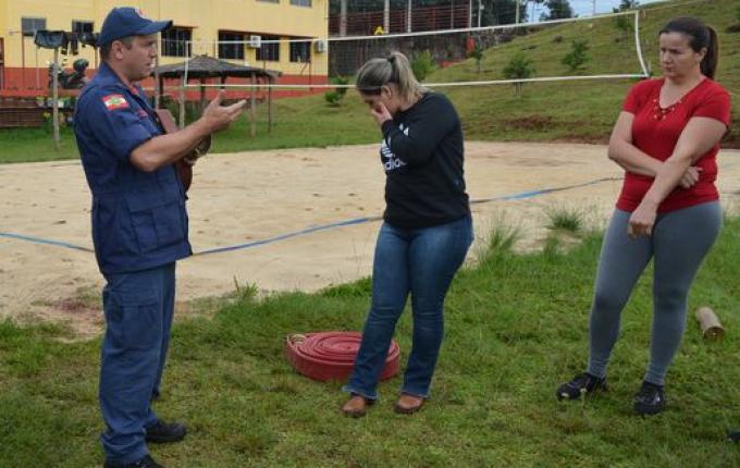 Bombeiros realizam Treinamento Básico de Atendimento a Emergências