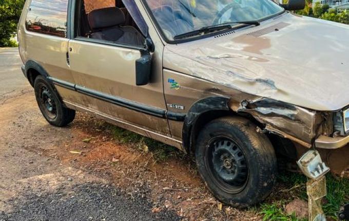 Condutor foge após grave acidente na Waldemar Ramgrab; vídeo