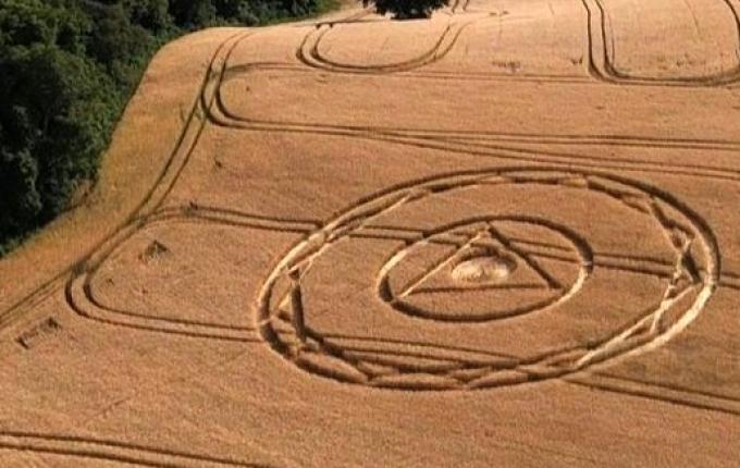 Primeiro agroglifo de 2025 aparece em plantação de trigo no Oeste