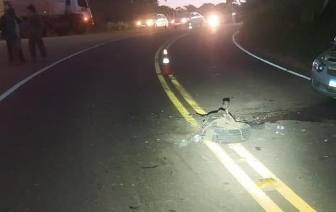 Idoso fica ferido em colisão entre carro e caminhão na SC-163