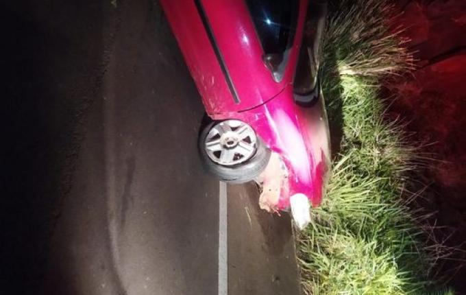 Saída de pista deixa duas pessoas feridas na SC-160