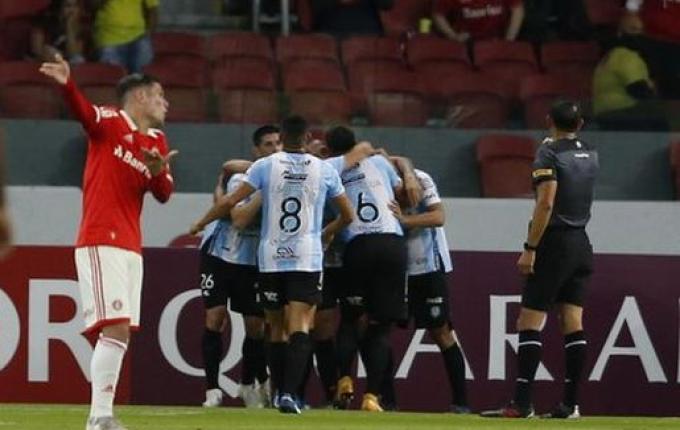 Com ajuda de gol contra, Inter empata com o Guaireña no Beira-Rio