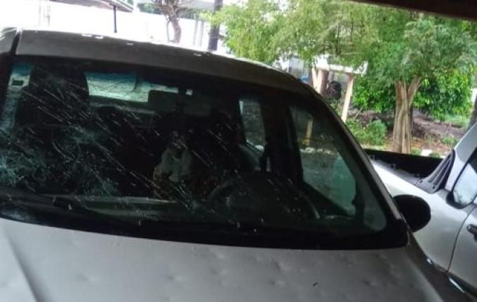 Vídeo: Padres que se deslocavam à Chapecó têm veículo destruído por tempestade de granizo