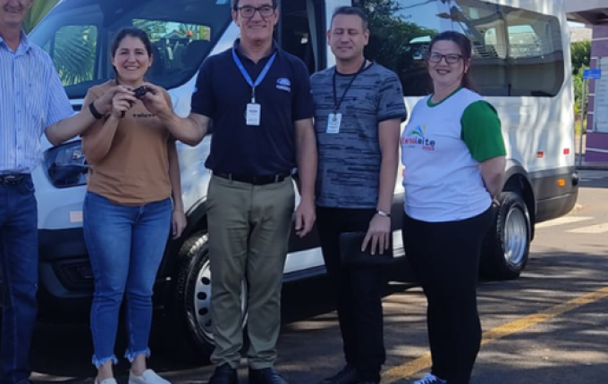 Santa Helena adquire novo veículo para transporte de pacientes