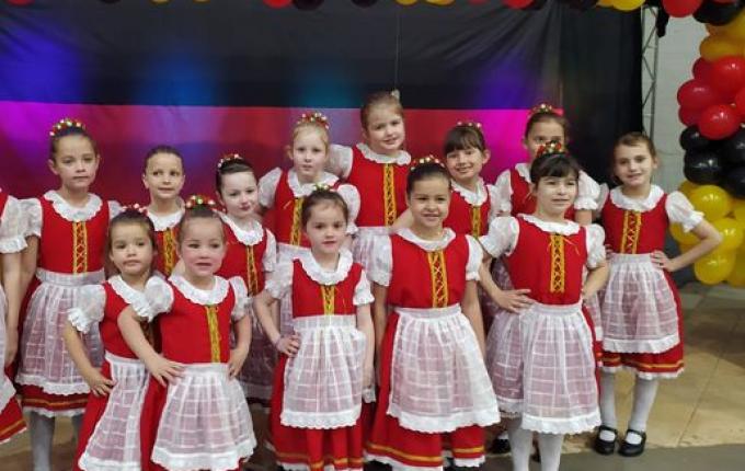 Grupo de danças de Tunápolis promove evento com estreia do novo traje infantil