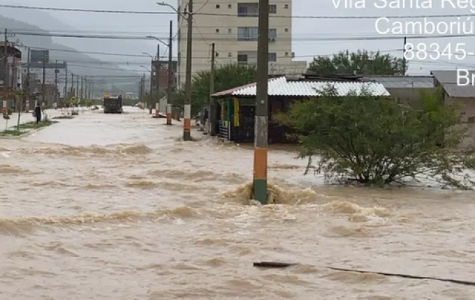 Chuvas causam a morte de duas adolescentes e deixam 47 desabrigados em SC