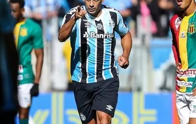 Com dois gols de Diego Souza, Grêmio vence o Sampaio Corrêa na Arena