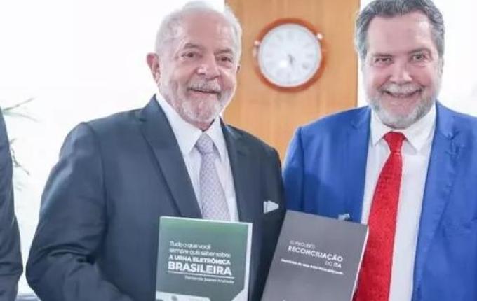 Lula vem a Santa Catarina para homenagem a ex-reitor na UFSC