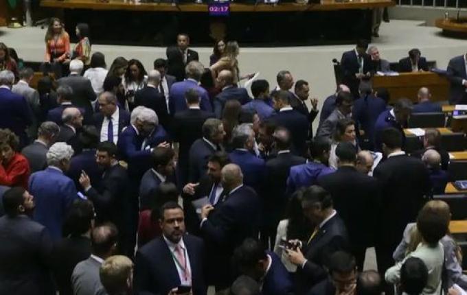 Câmara aprova isenção do IR para quem ganha até R$ 5 mil