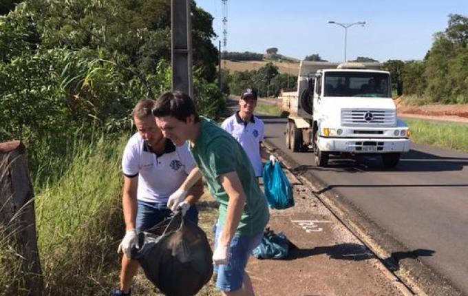 Plásticos e Vidros são recolhidos pelo Léo Clube