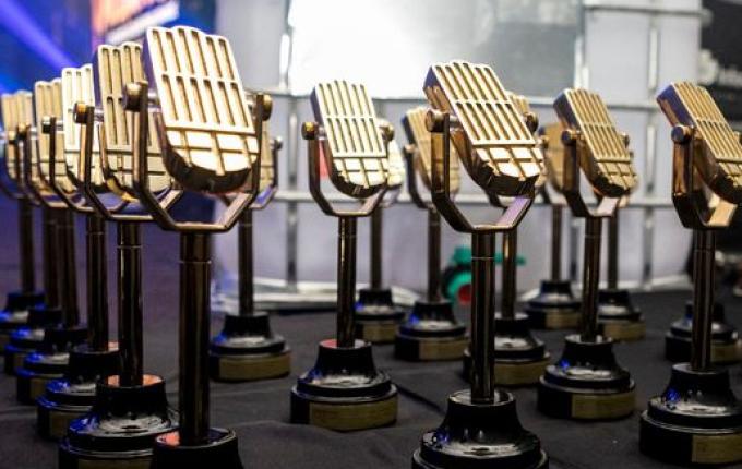 Vencedores do Prêmio ACAERT recebem o Microfone de Ouro em Florianópolis