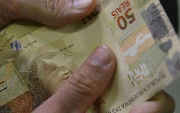 Caixa libera abono salarial para nascidos em maio e junho