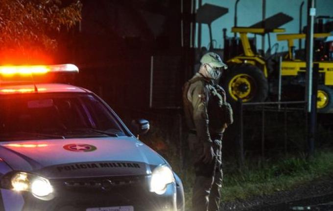 Disparo de arma de fogo atinge loja no centro de São Miguel do Oeste