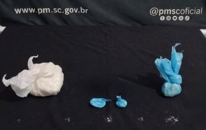 Duas pessoas são presas por tráfico de drogas em SMO