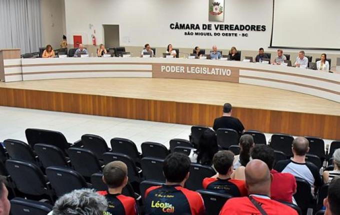 Câmara aprova mudanças no ISS e doações para segurança pública em São Miguel do Oeste
