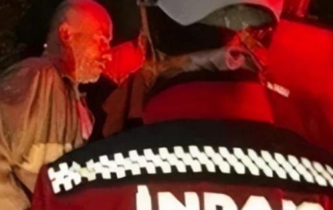 Bêbado ‘desaparece’ e ajuda amigos na busca por ele mesmo