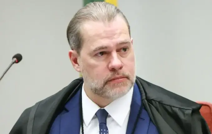 Relator da CPI cita “amizade” entre Vorcaro e Toffoli com viagens de jatinho e aniversário