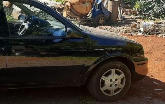 Dois veículos furtados foram recuperados e dois homens presos por furto pela PM