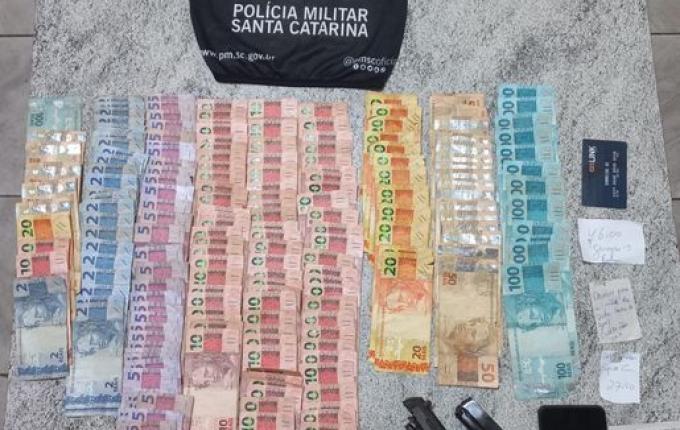 Homem é preso por roubo e porte ilegal de arma de fogo