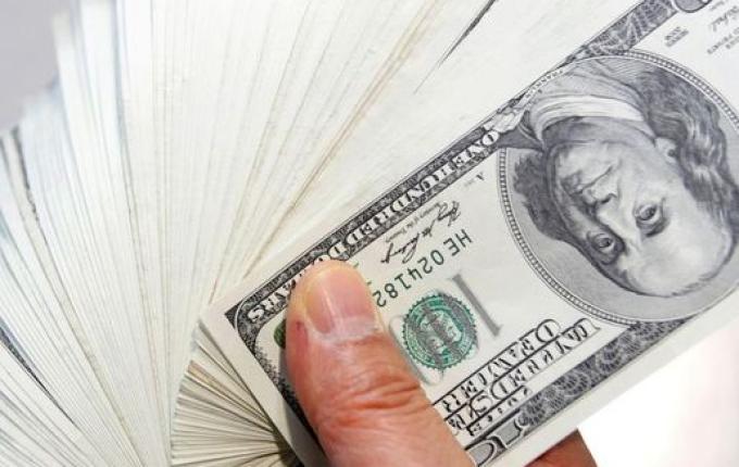 Dólar fecha com maior alta desde abril, custando R$ 5,537