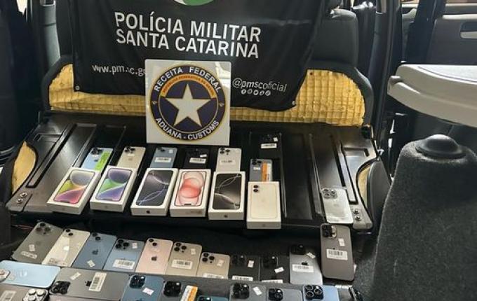 Polícia apreende R$ 250 mil em eletrônicos escondidos dentro de carro no Oeste