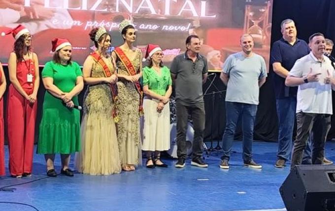 Primeiro Natal Iluminado da gestão reúne famílias e valoriza cultura em São José do Cedro