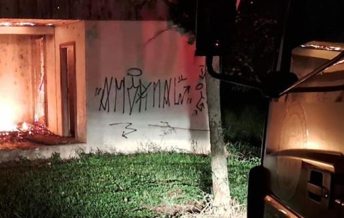 Incêndio destrói escola abandonada no interior de Caíbi