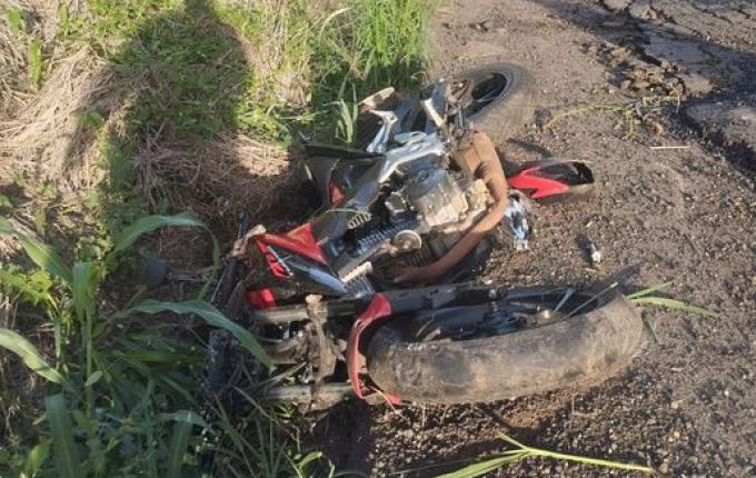 Jovem de 18 anos fica ferido após cair de moto na BR-282, em Iraceminha