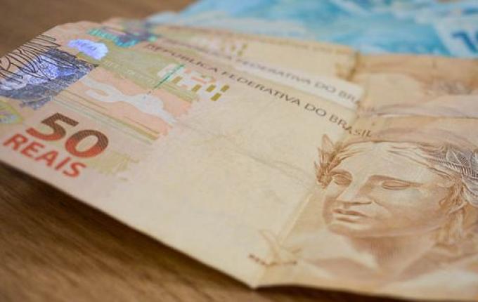 Salário mínimo será de R$ 1.210 em 2022, sem aumento real, prevê relator