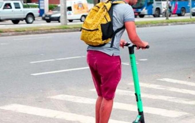 Cidades de SC avançam na regulamentação para ciclomotores e patinetes elétricos