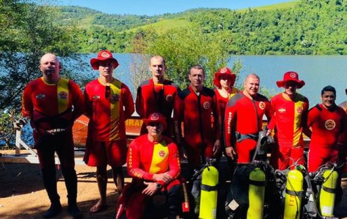 Bombeiros realizam treinamento de mergulho em Itapiranga