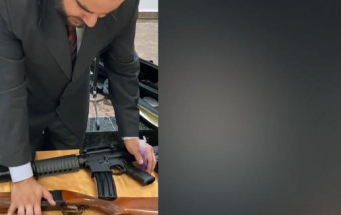 Pastor benze armas em igreja evangélica no Paraná; confira o vídeo