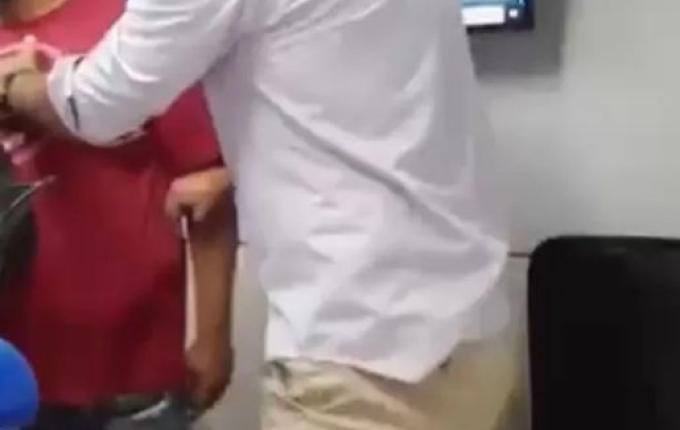 Homem invade estúdio de rádio e agride jornalistas; vídeo