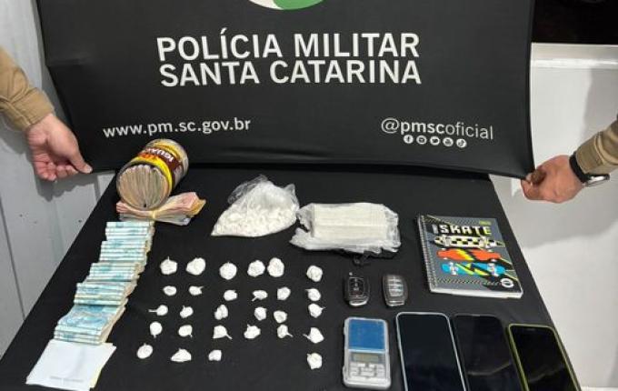 Motorista de app é preso com cocaína e R$ 28 mil em dinheiro em SMO