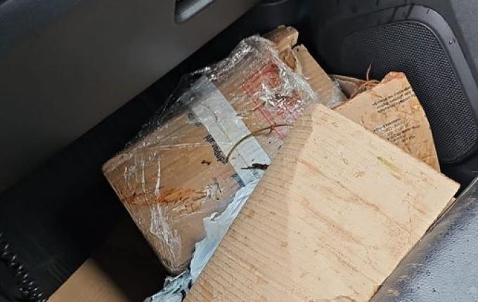 Carro entra em milharal e PRF apreende maconha após perseguição na BR-282