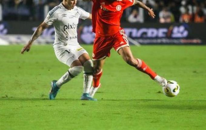 Com VAR atuante e chances perdidas, Santos e Inter ficam no empate na Vila