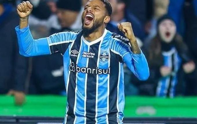 Grêmio vence Fluminense de virada e larga em vantagem nas oitavas da Libertadores